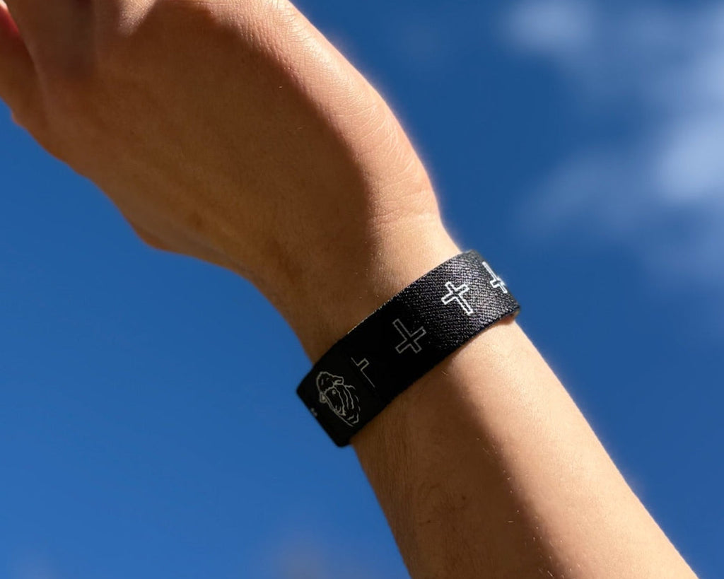 HAYLO "Trust God" Bracelet